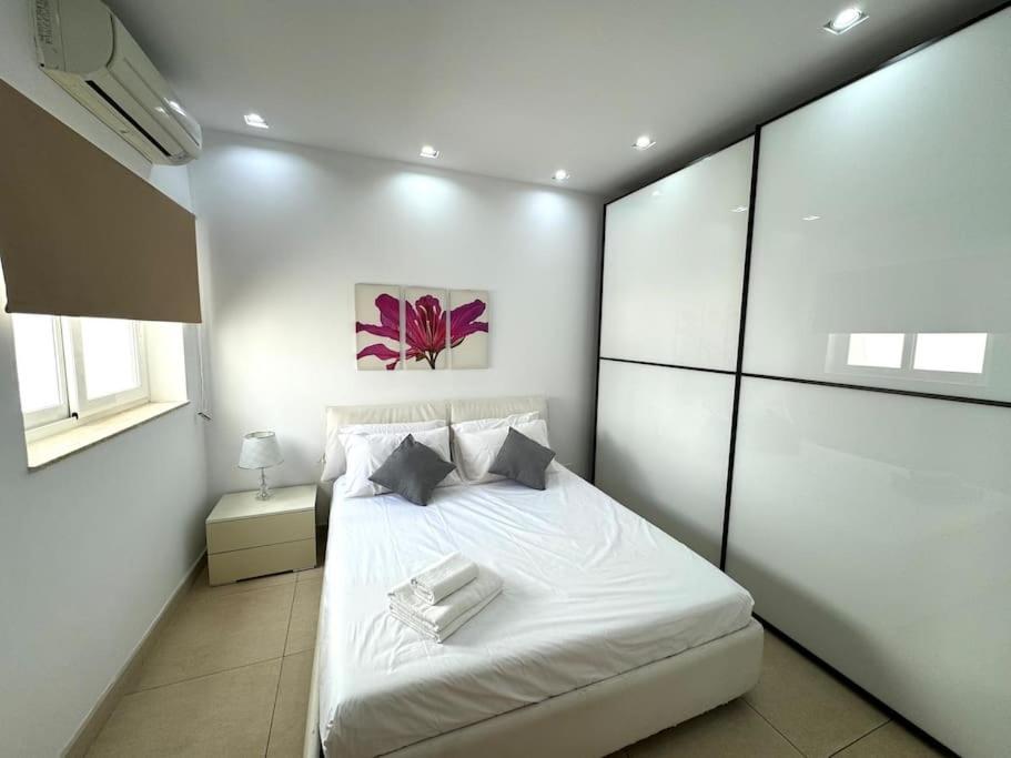 Penthouse -Centre Of Sliema - Best View In Malta 외부 사진