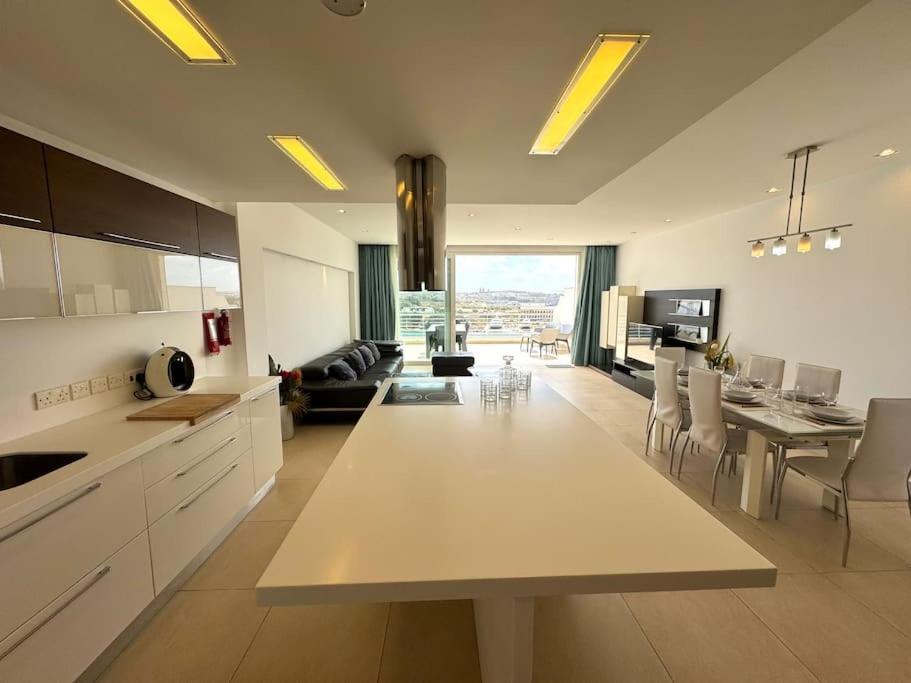 Penthouse -Centre Of Sliema - Best View In Malta 외부 사진