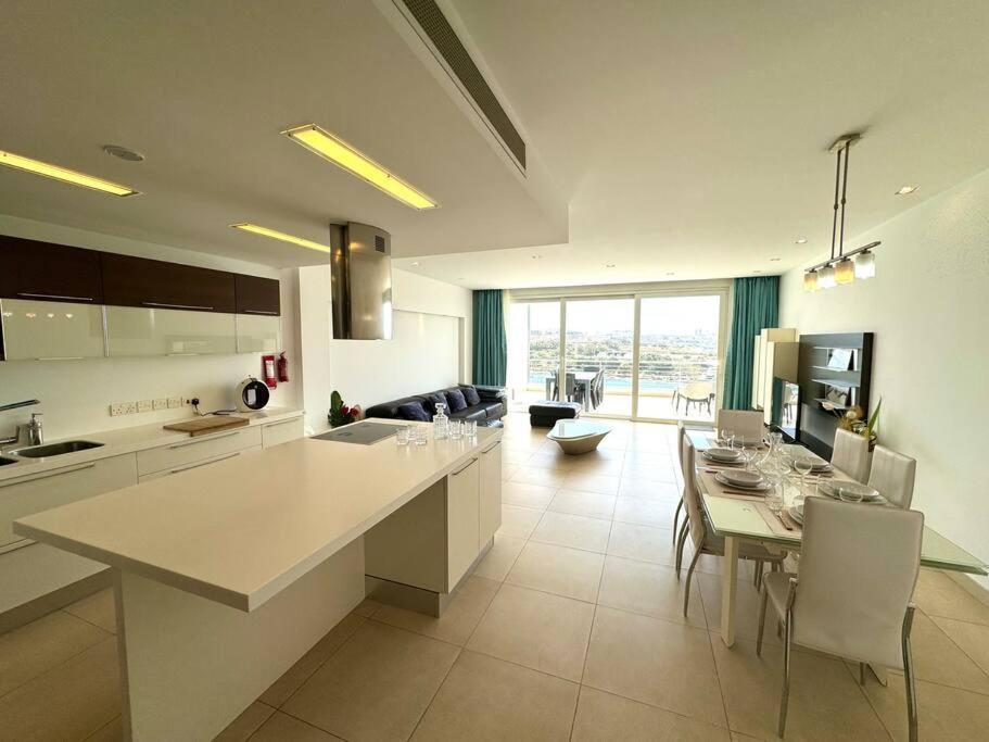 Penthouse -Centre Of Sliema - Best View In Malta 외부 사진